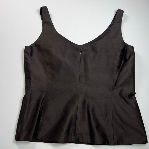 Dana Buchman 100% Silk Zip Up Fitted Peplum Shell Top Blouse Dark Brown Size 8 - Picture 2 of 8